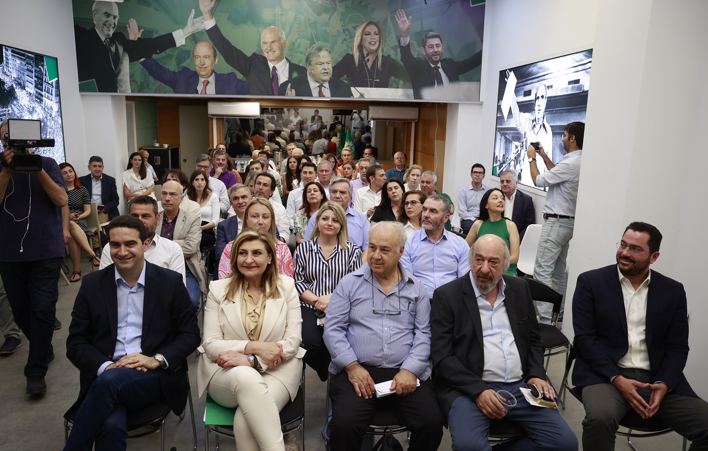Ραγδαίες οι εξελίξεις στο ΠΑΣΟΚ: Ποια στελέχη ζήτησαν εκλογές άμεσα