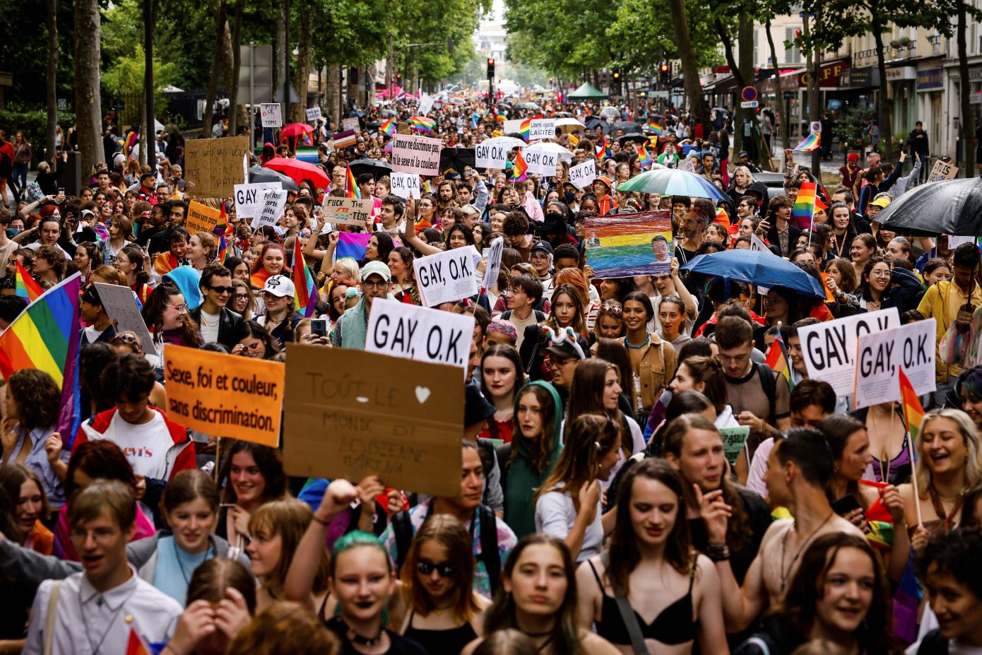 Δεκάδες χιλιάδες στο Paris Pride, υπό τον φόβο ανόδου της ακροδεξιάς στις εκλογές