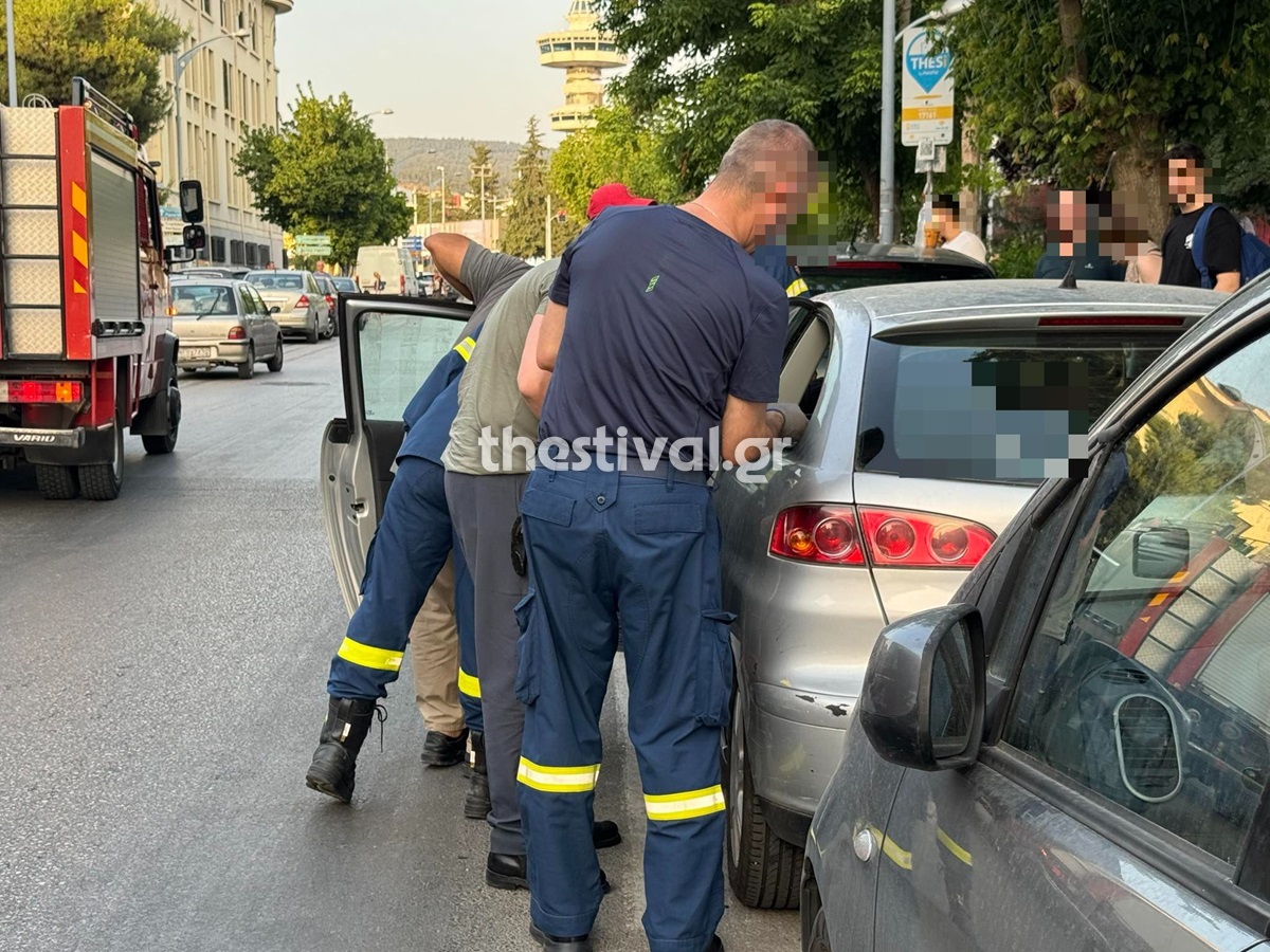 Αγοράκι 2,5 ετών έμεινε μισή ώρα κλειδωμένο στο αυτοκίνητο – Επενέβησαν πυροσβέστες και αστυνομικοί