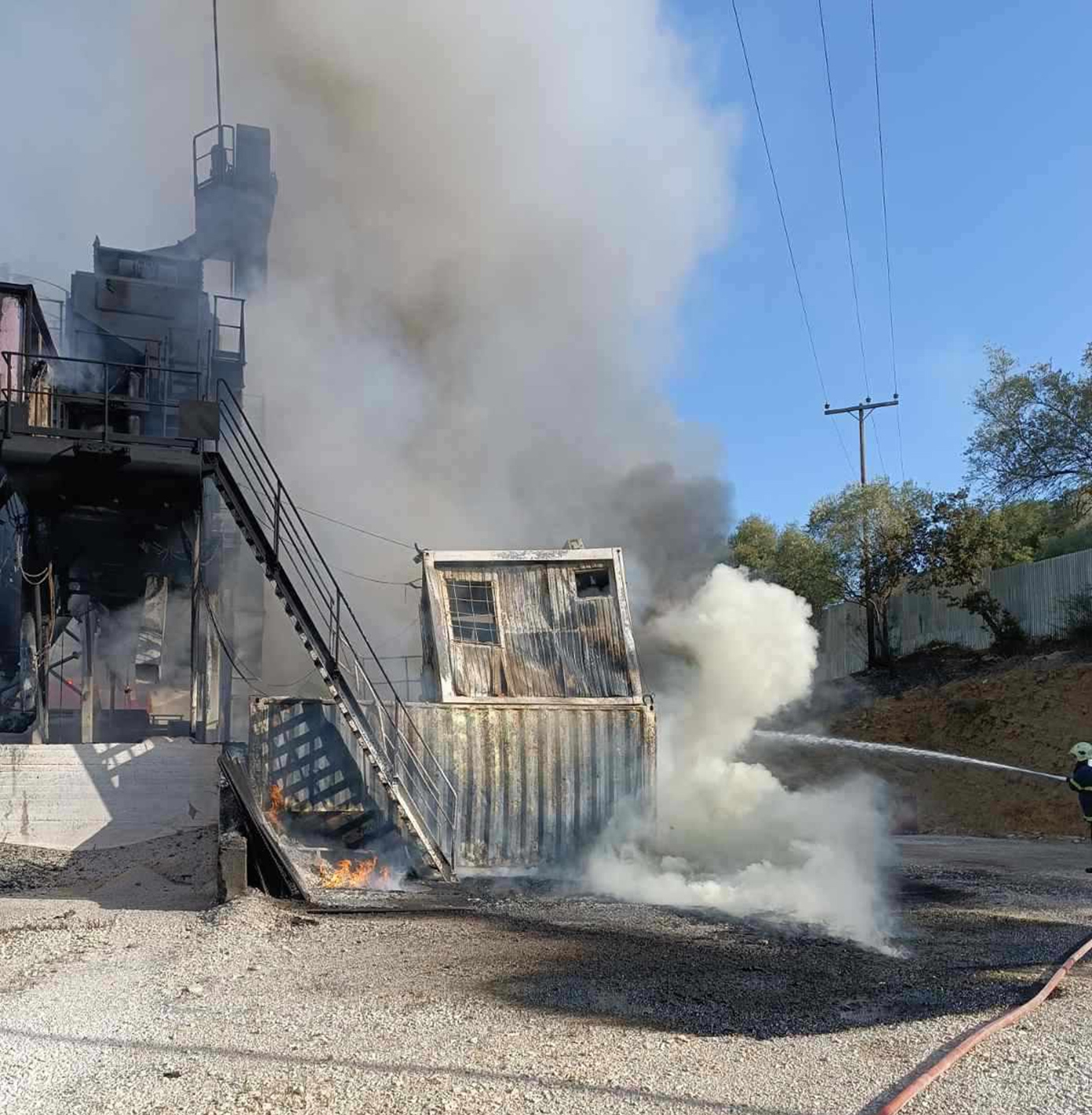 Φωτιά σε εργοτάξιο πίσσας στη Λεπενού Αγρινίου Φωτιά σε εργοτάξιο πίσσας στη Λεπενού Αγρινίου