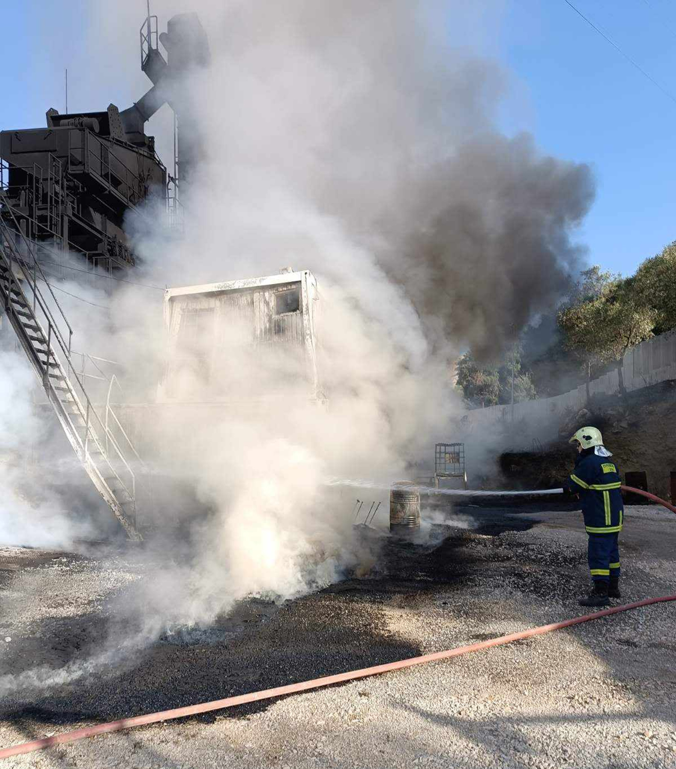 Φωτιά σε εργοτάξιο πίσσας στη Λεπενού Αγρινίου Φωτιά σε εργοτάξιο πίσσας στη Λεπενού Αγρινίου