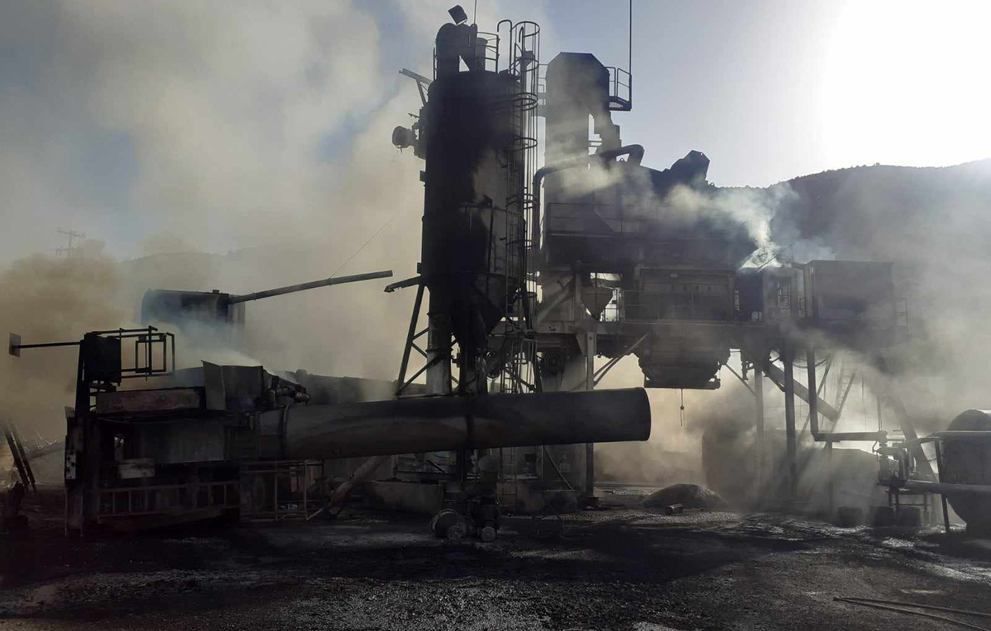 Φωτιά σε εργοτάξιο πίσσας στη Λεπενού Αγρινίου Φωτιά σε εργοτάξιο πίσσας στη Λεπενού Αγρινίου