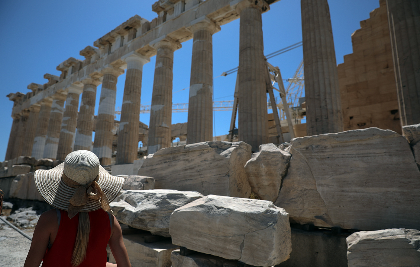 Μέτρα προστασίας των δημοσίων υπαλλήλων λαμβάνει το υπουργείο Εσωτερικών, λόγω καύσωνα