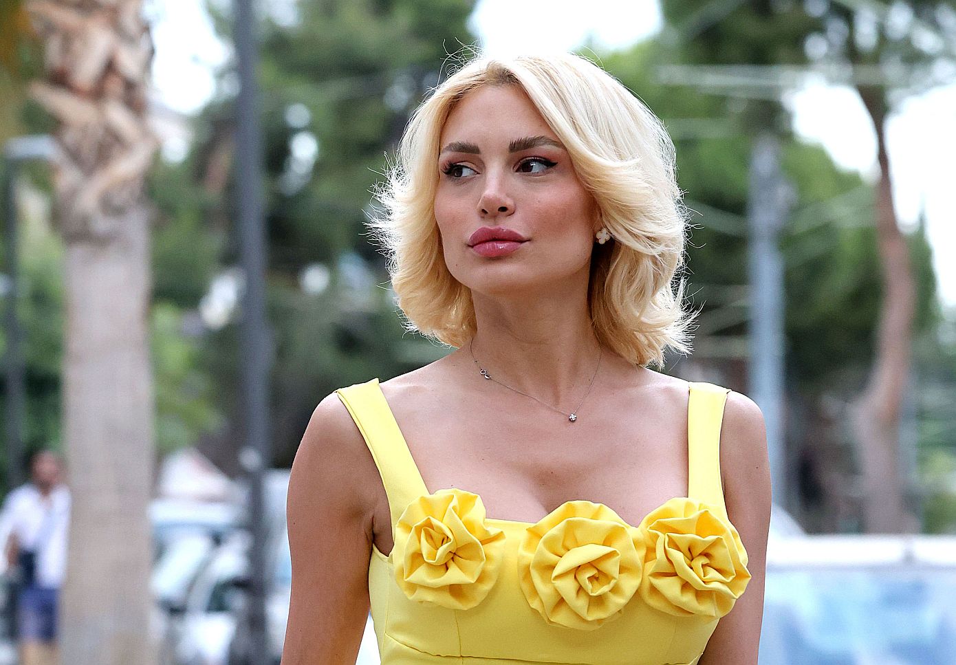 Αναζητάτε ένα καλοκαιρινό φόρεμα που να κοστίζει λιγότερο από 50 ευρώ; Η Αλεξάνδρα Παναγιώταρου έχει δύο να σας προτείνει
