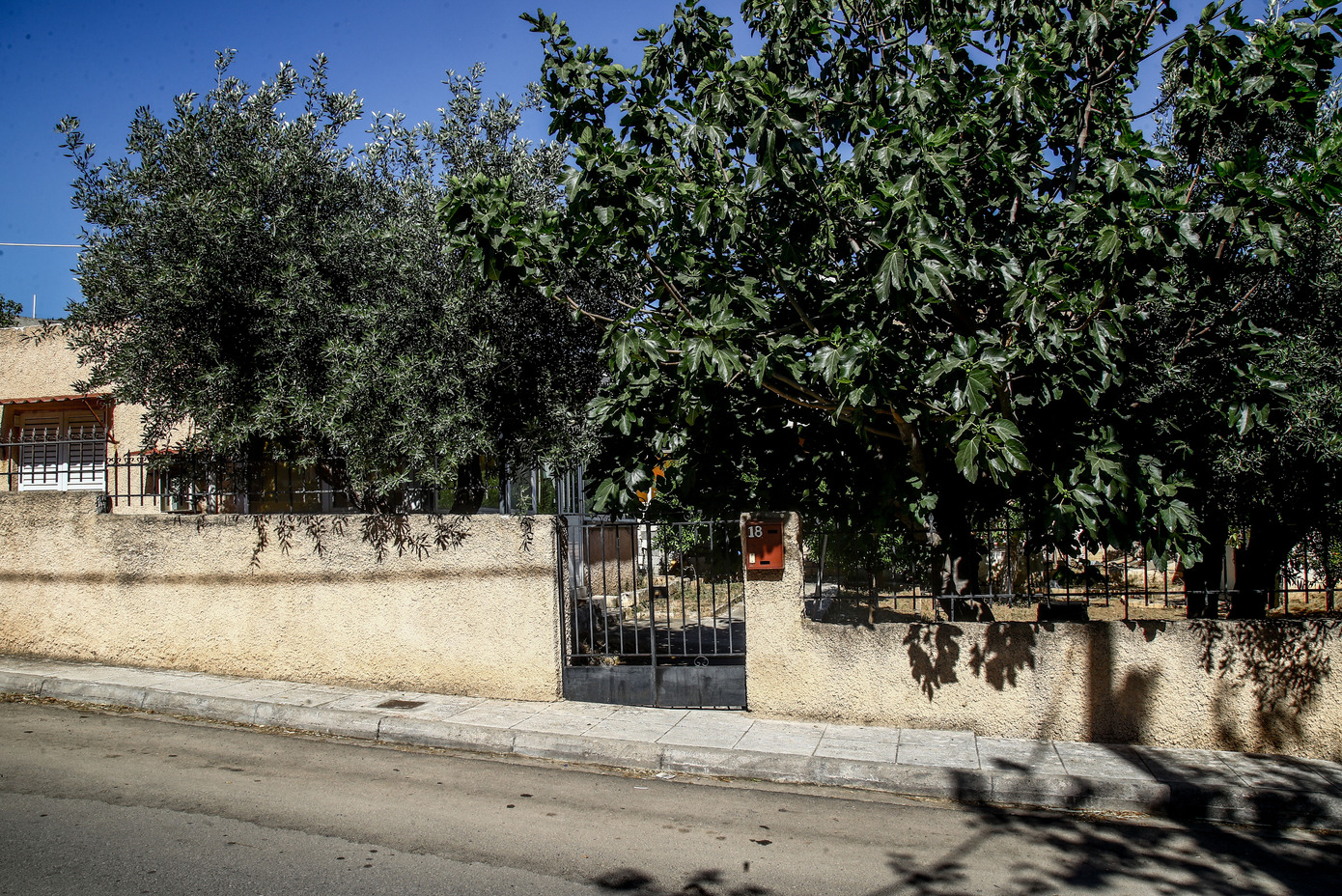 Χωρίς τέλος το θρίλερ στα Άνω Λιόσια: Κεφάλι και πόδια εντοπίστηκαν σε κάδο απορριμάτων κοντά στο σπίτι με το απανθρακωμένο πτώμα