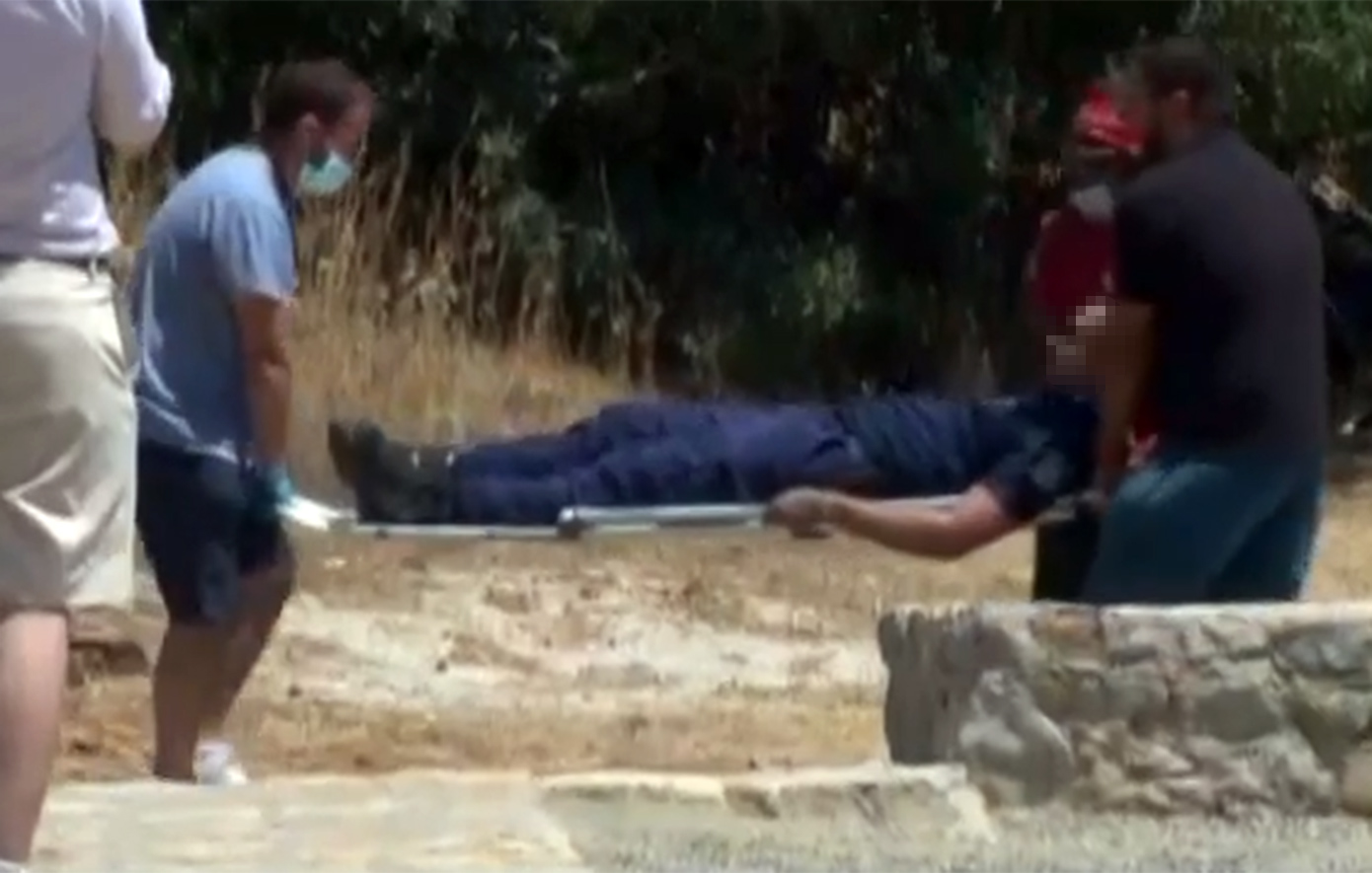 Τραυματίστηκε αστυνομικός που πήγε εκεί που ήταν η σορός του Μάικλ Μόσλεϊ – Τον πήραν με φορείο