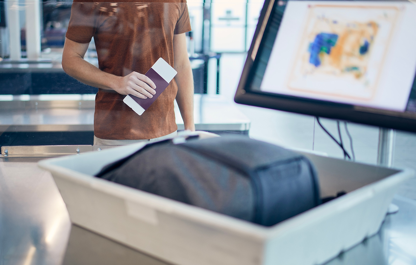 Γιατί σου ζητούν να βγάλεις το laptop από την τσάντα στον έλεγχο των αεροδρομίων