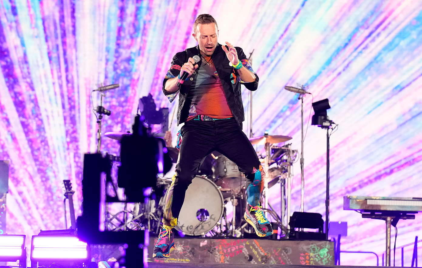 Coldplay: Η μελωδία του πιάνου, οι ιστορίες πίσω από το «Clocks» και το «Fix you» και η πίστα στο ΟΑΚΑ που θα παράγει ενέργεια