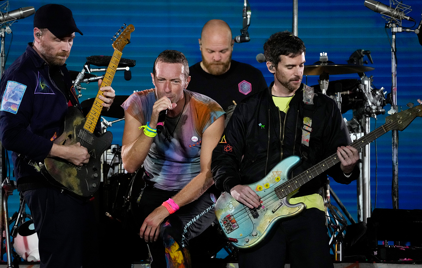 Coldplay: Η μελωδία του πιάνου, οι ιστορίες πίσω από το «Clocks» και το «Fix you» και η πίστα στο ΟΑΚΑ που θα παράγει ενέργεια