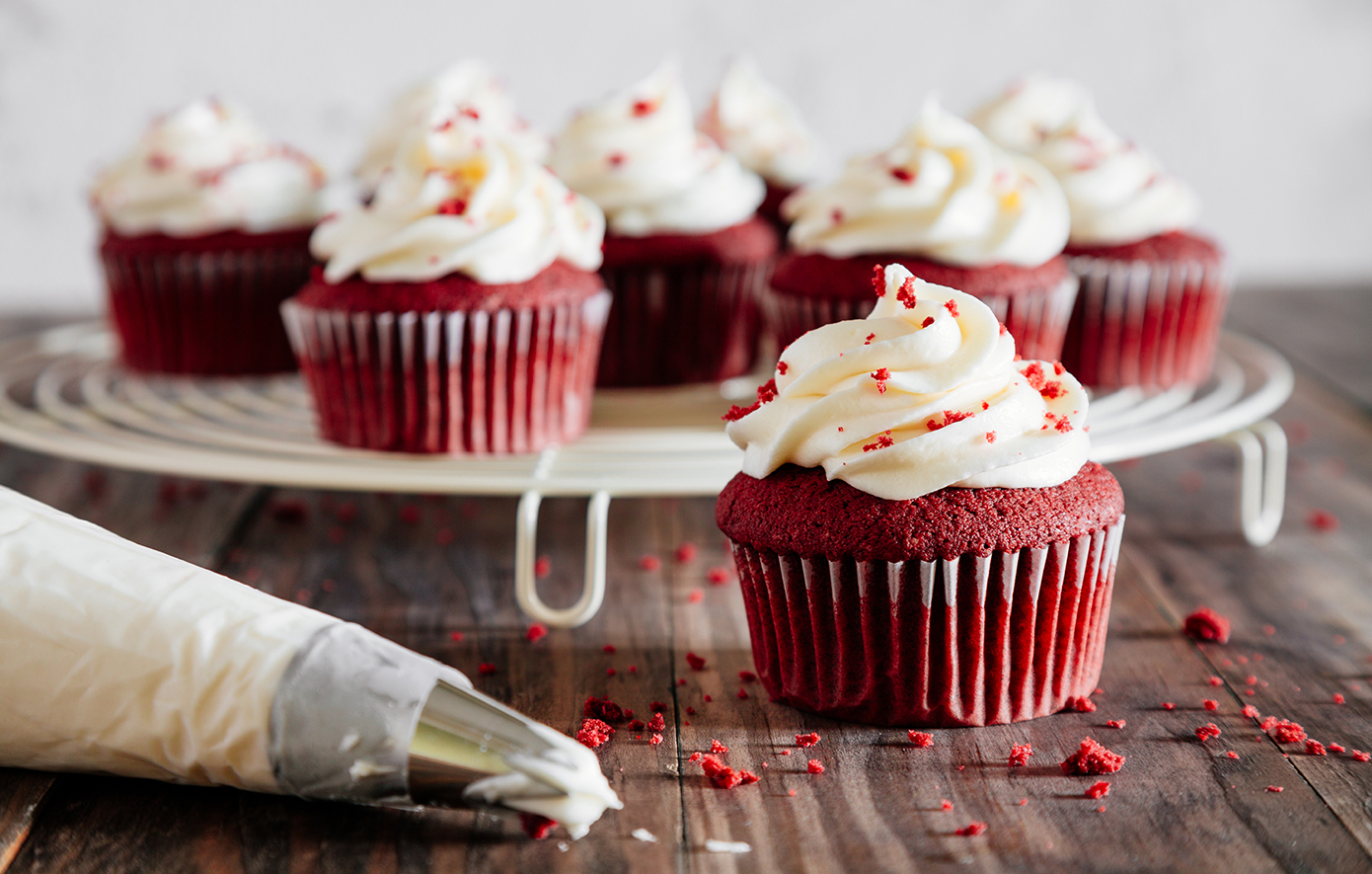 Πώς να κάνετε στο σπίτι cupcakes red velvet