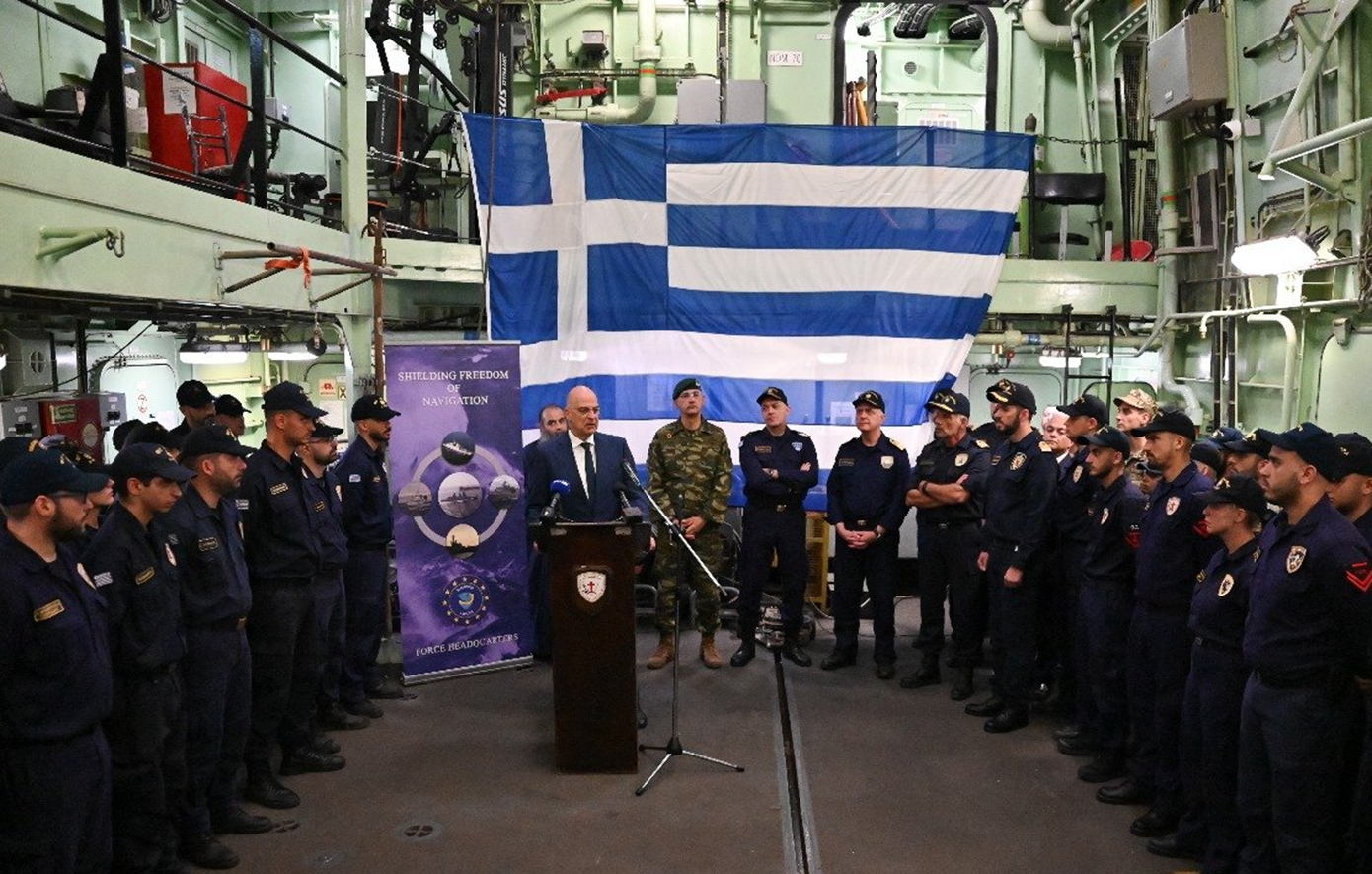 Τη φρεγάτα «Ψαρά» στο ναύσταθμο Σαλαμίνας επισκέφτηκε ο Δένδιας – Θα συμμετέχει στην επιχείρηση «Ασπίδες» στην Ερυθρά Θάλασσα