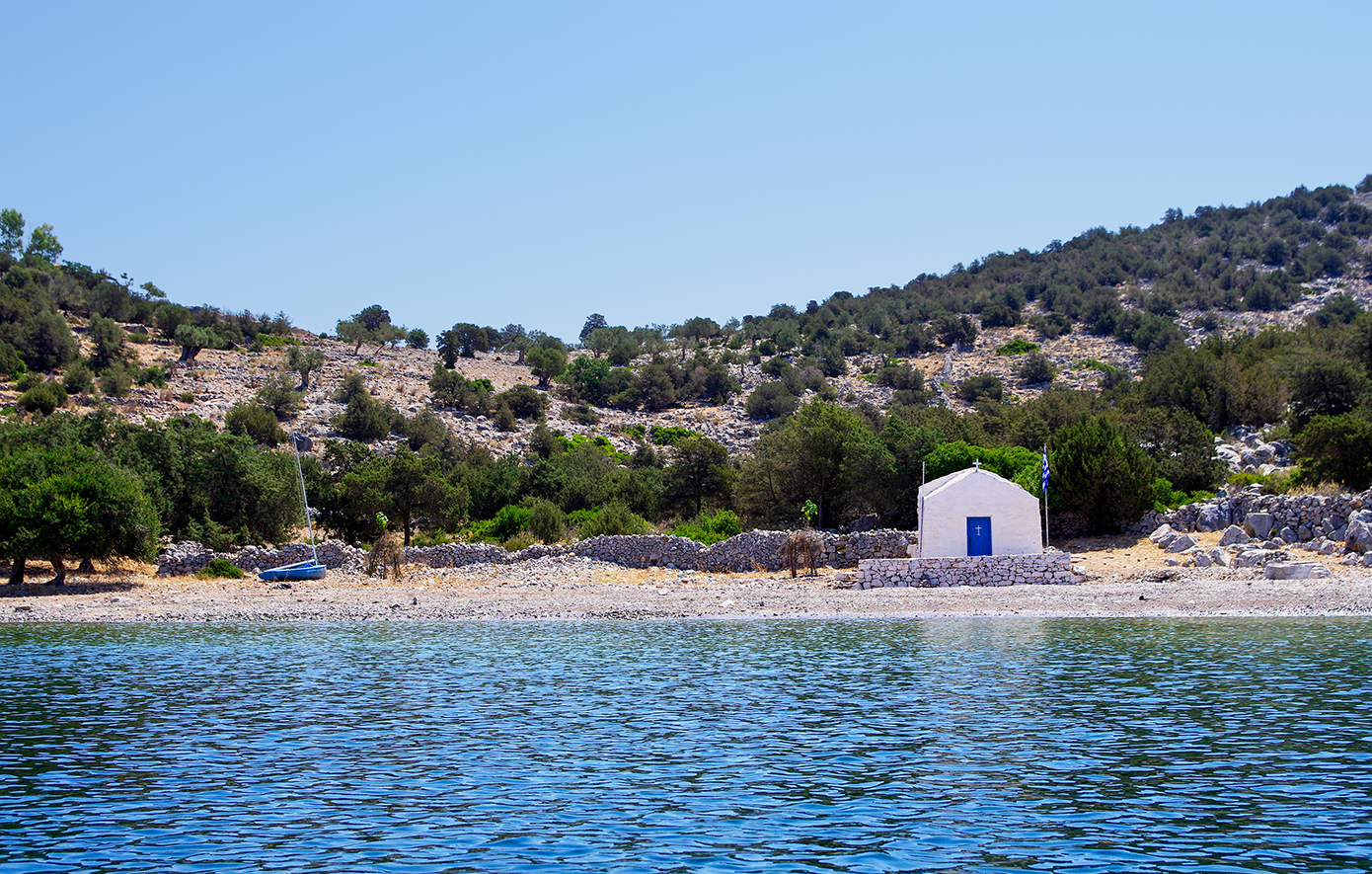 Το άγνωστο νησάκι του Αργοσαρωνικού με το αρχαιότερο ναυάγιο του κόσμου