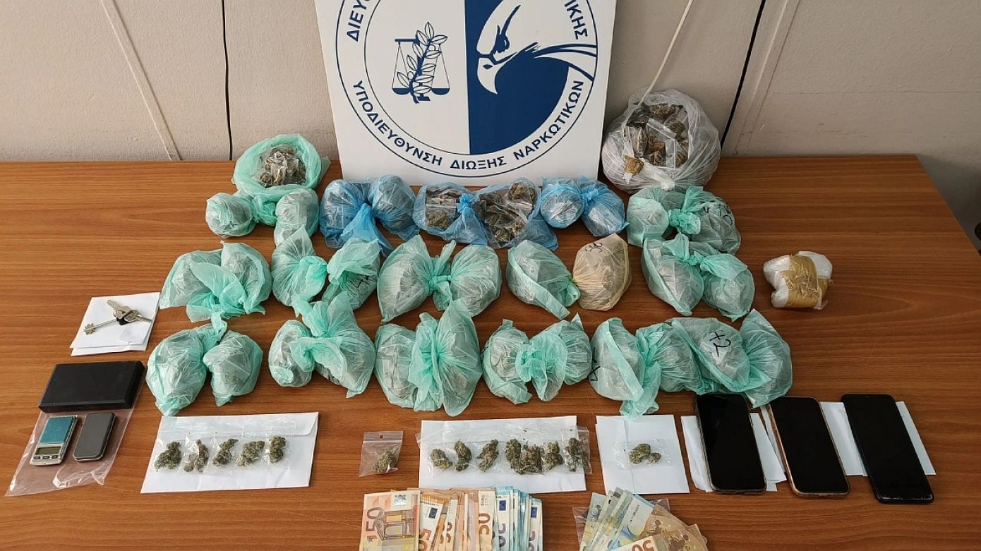Συνελήφθησαν 4 άτομα για διακίνηση ναρκωτικών στο κέντρο της Αθήνας
