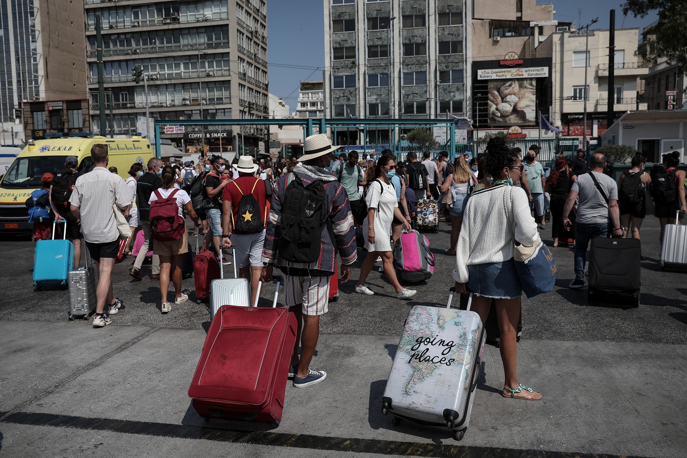 Μικρότερη φέτος η έξοδος το τριήμερο του Αγίου Πνεύματος – Ποιοι προορισμοί «κερδίζουν» τους εκδρομείς 