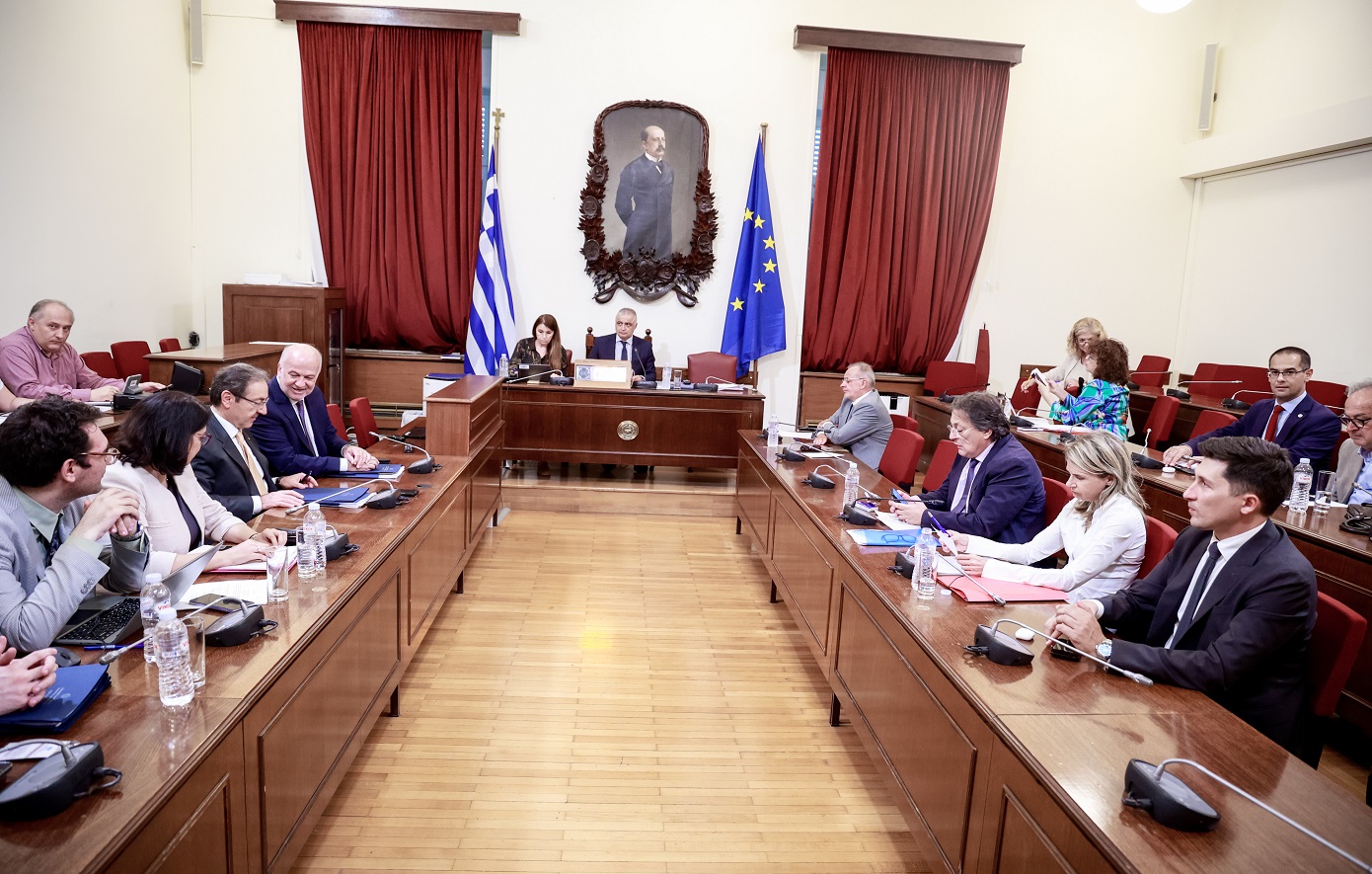 Eνδοοικογενειακή βία: Τον επόμενο μήνα στη Βουλή οι συμπληρωματικές διατάξεις