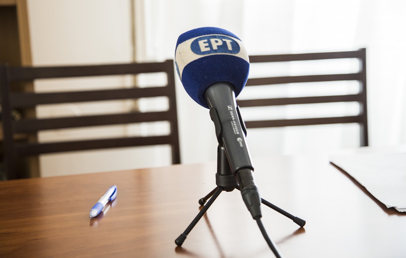 Φυλάκιση 12 μηνών στον δημοσιογράφο της ΕΡΤ που ξυλοκόπησε τη σύντροφό του: «Με έβριζε και με κατηγορούσε ότι έχω άλλη σχέση»
