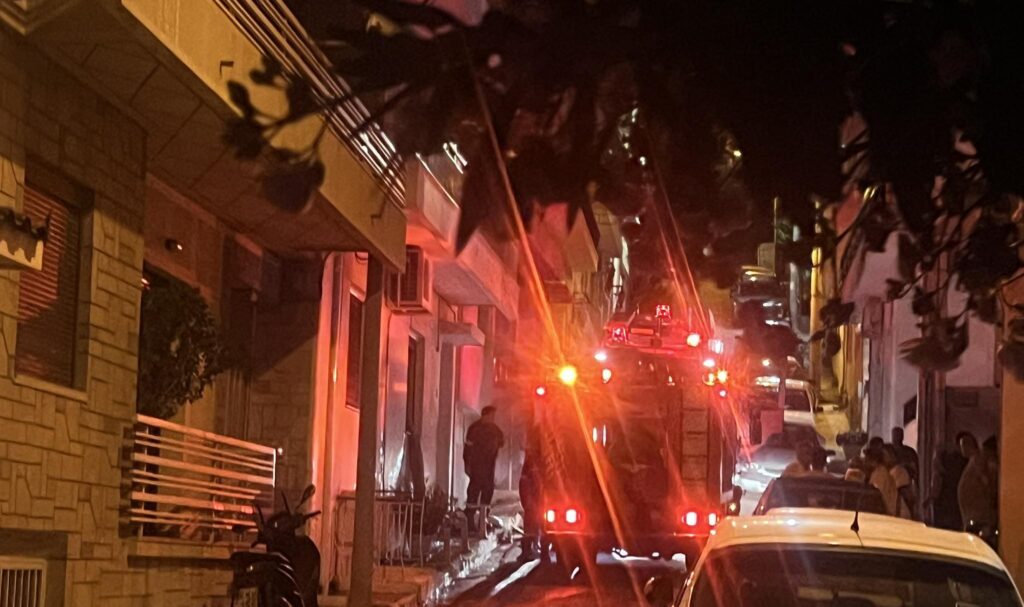 Φωτιά σε σπίτι στον Άγιο Δημήτριο – Ο ιδιοκτήτης φέρεται να έβαλε φωτιά σε στρώματα