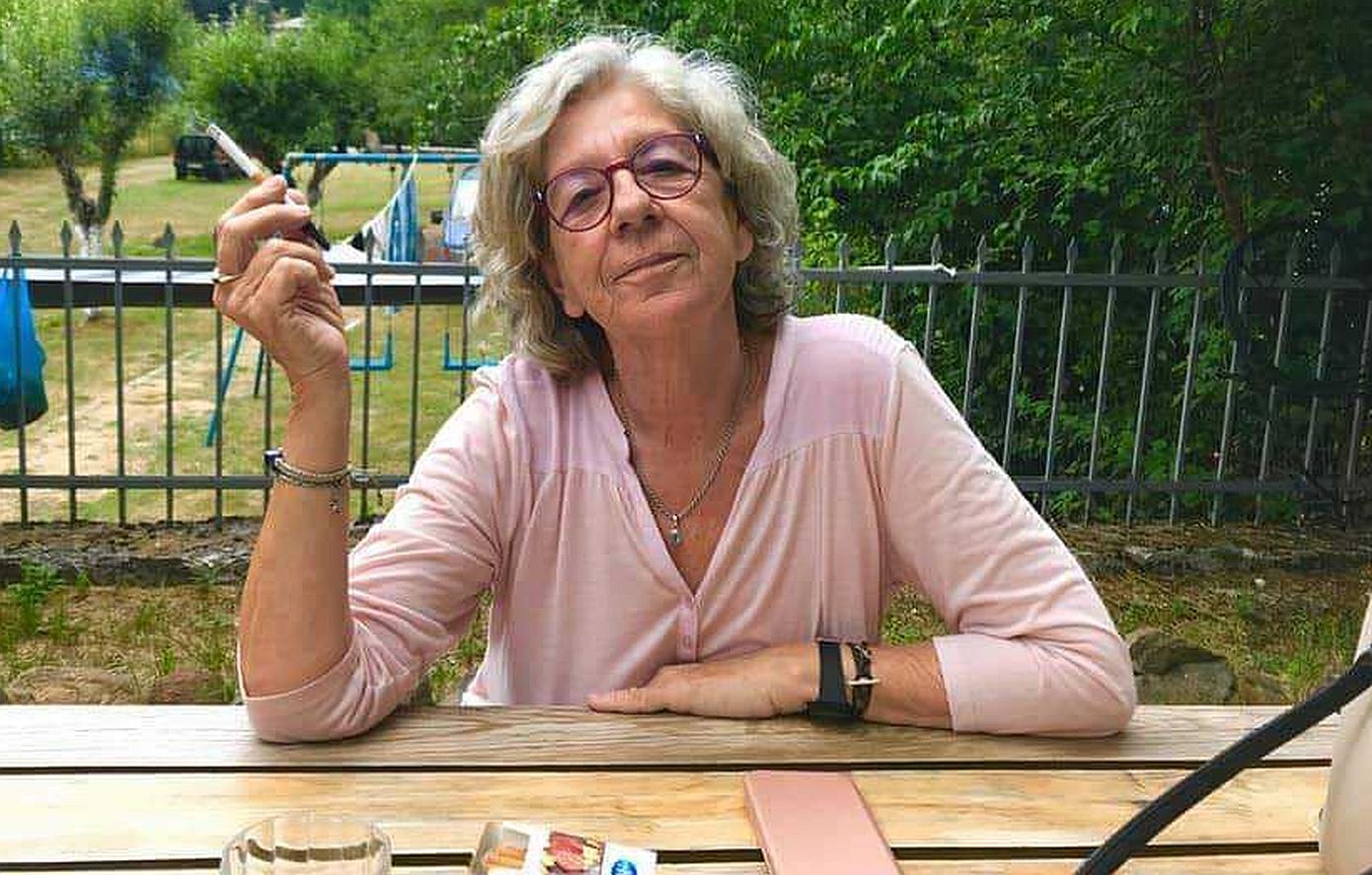 Πέθανε σε ηλικία 76 ετών η πρωτότοκη κόρη του Μίμη Φωτόπουλου και εικαστικός Άννα
