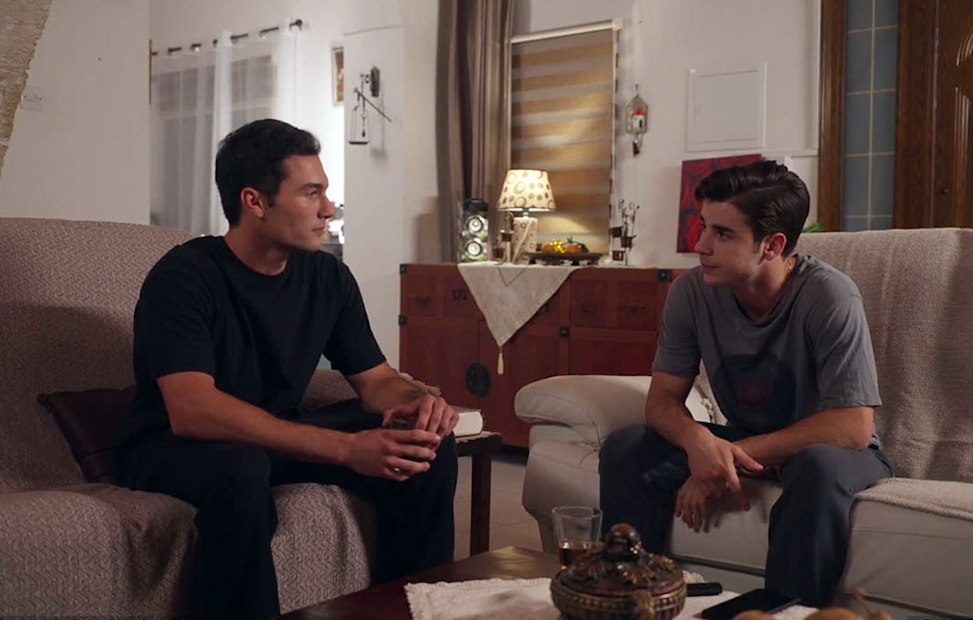 Η γη της ελιάς Η γη της ελιάς