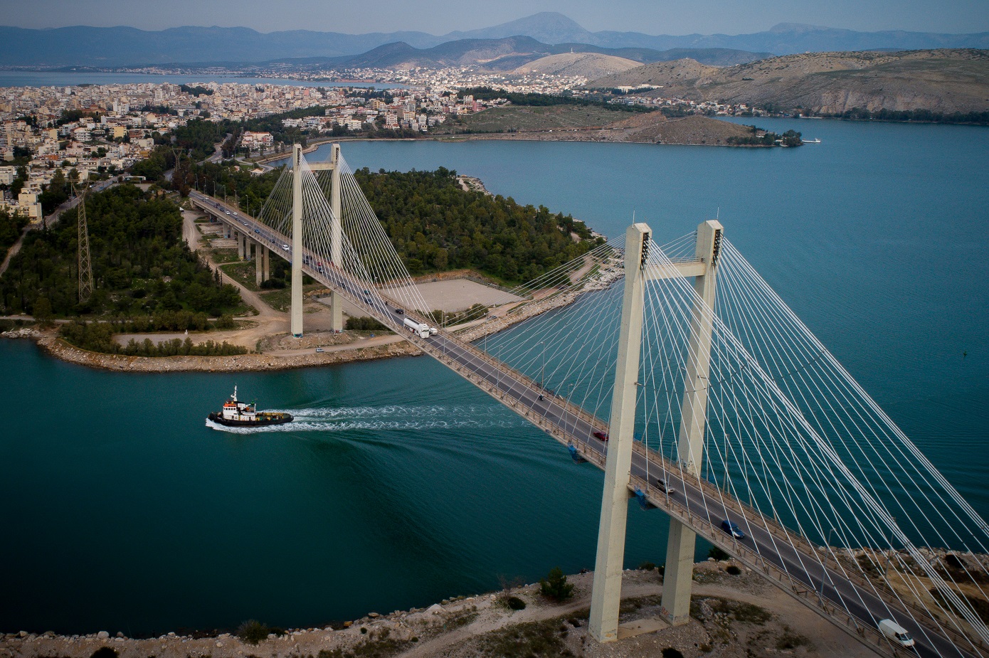 Νταής αστυνομικός στη Χαλκίδα χτύπησε γυναίκα με το κράνος του και απείλησε ότι θα διαρρεύσει γυμνές της φωτογραφίες