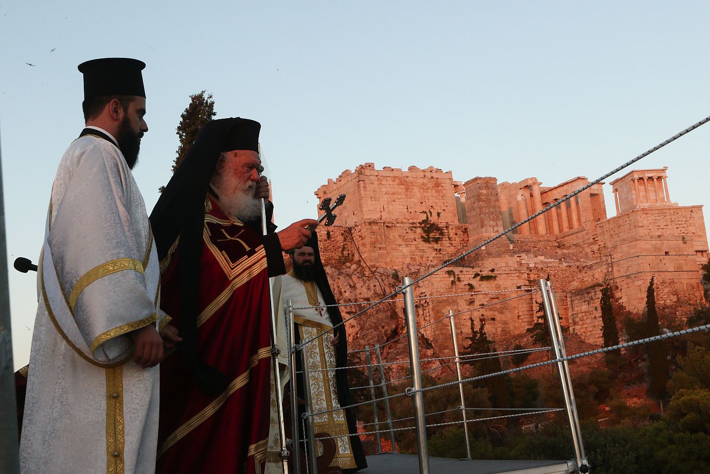 Αρχιεπίσκοπος Ιερώνυμος: «Εύχομαι οι μορφές των αγίων μας να φωτίσουν όλους μας, να μας βγάλουν από τις δυσκολίες»