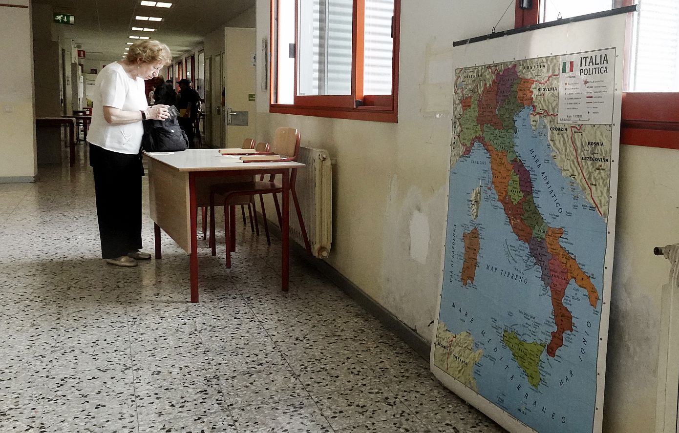 Τα μηνύματα με ακροδεξιούς οπαδούς ποδοσφαίρου, οι ρατσιστικές αναφορές και η παραίτηση στην Ιταλία