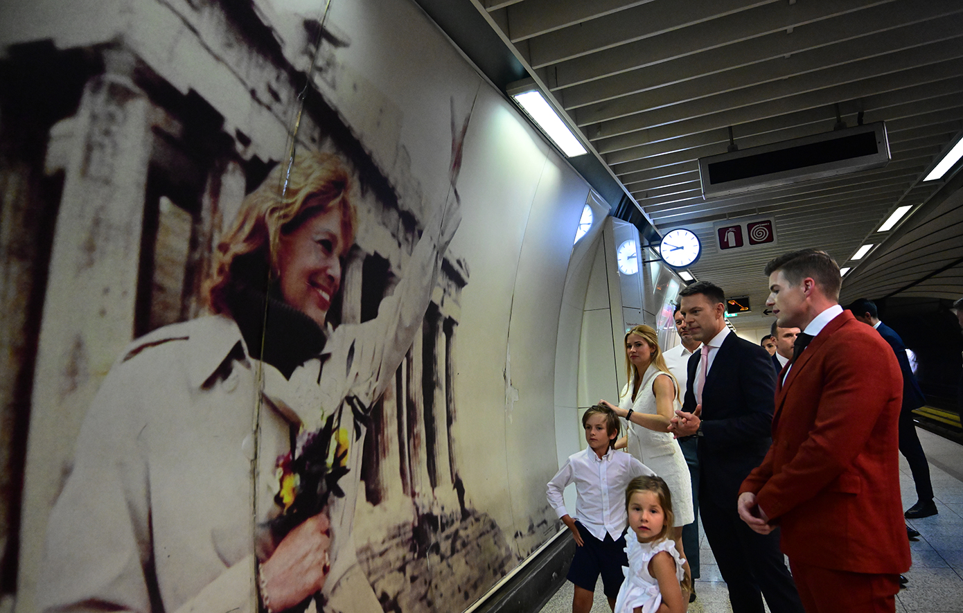 Ο Στέφανος Κασσελάκης και ο Τάιλερ ΜακΜπεθ πηγαίνουν στο Σύνταγμα με το μετρό Ο Στέφανος Κασσελάκης και ο Τάιλερ ΜακΜπεθ πηγαίνουν στο Σύνταγμα με το μετρό