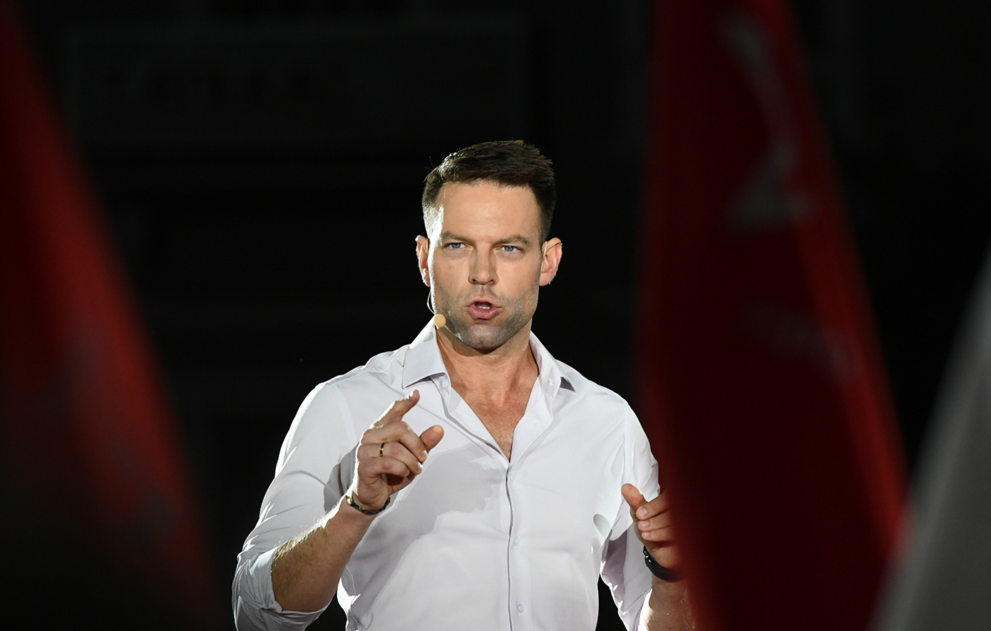 Κασσελάκης: Να θέσουμε όρια στον υπερτουρισμό που καταστρέφει τον τόπο μας και ευτελίζει τη «βαριά βιομηχανία» της χώρας μας