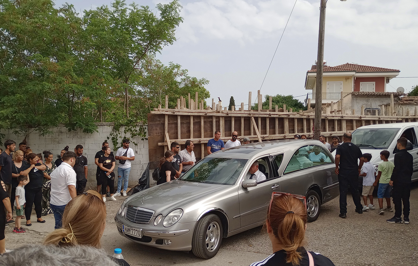 Κηδεία 11χρονης στην Ηλεία Κηδεία 11χρονης στην Ηλεία