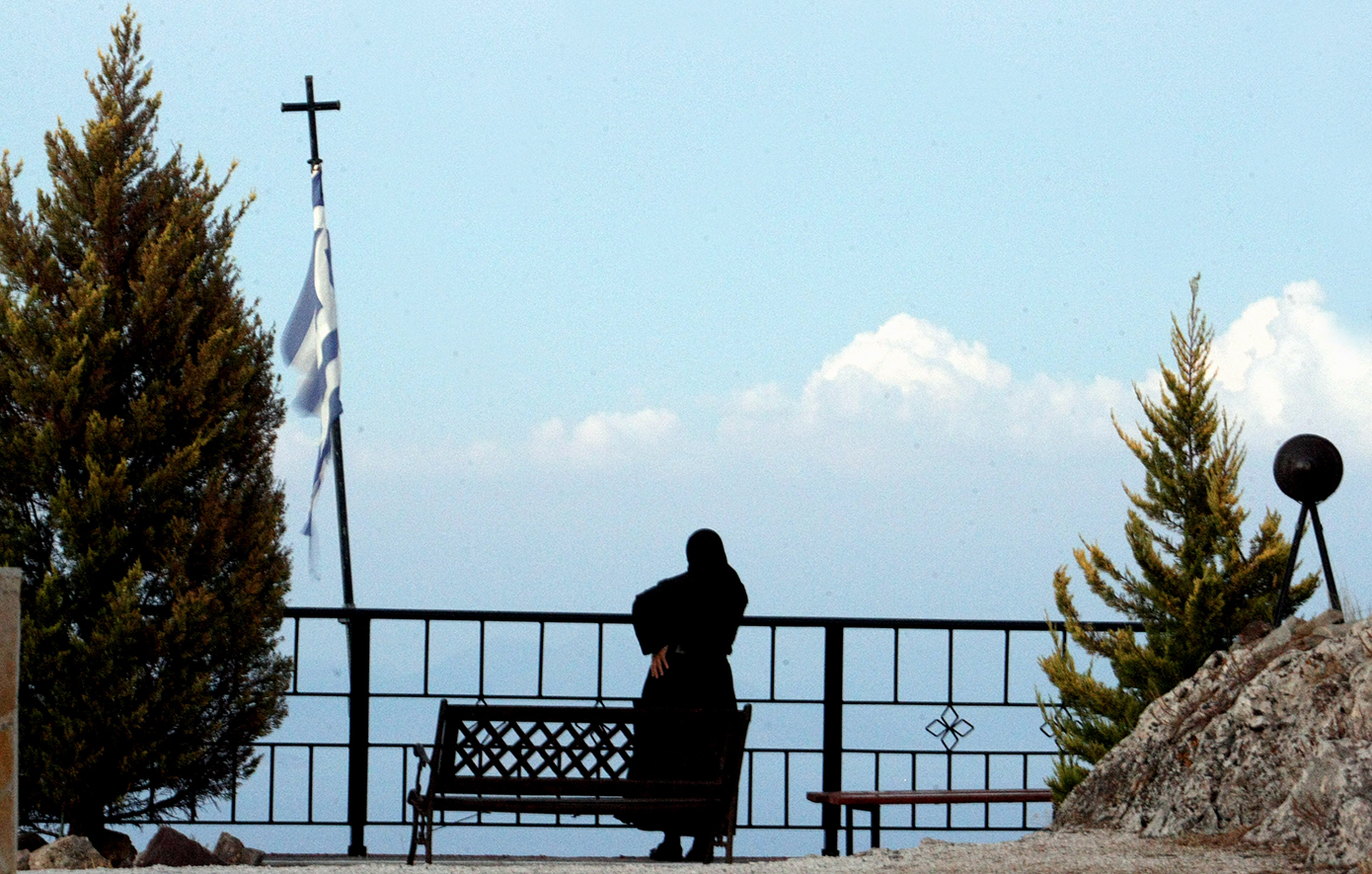 Η Παναγία η Κορφιώτισσα με την εκπληκτική θέα στον Κορινθιακό