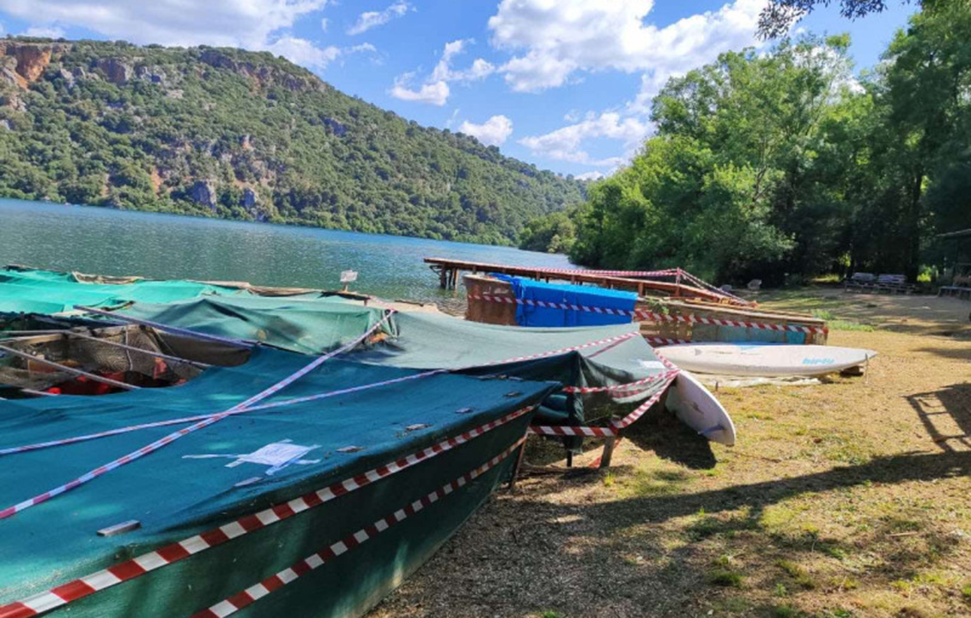 Σφραγίστηκε επιχείρηση στη Λίμνη Ζηρού &#8211; Με προβλήτες είχε καταπατήσει τα νερά της λίμνης