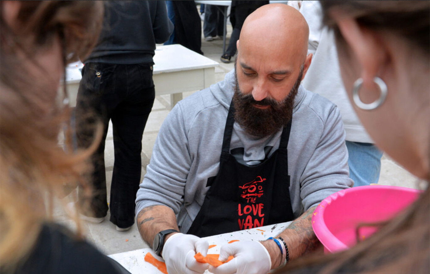 Το “The Love Van”, με την υποστήριξη  των πρατηρίων Shell, ταξίδεψε σε σχολεία της χώρας