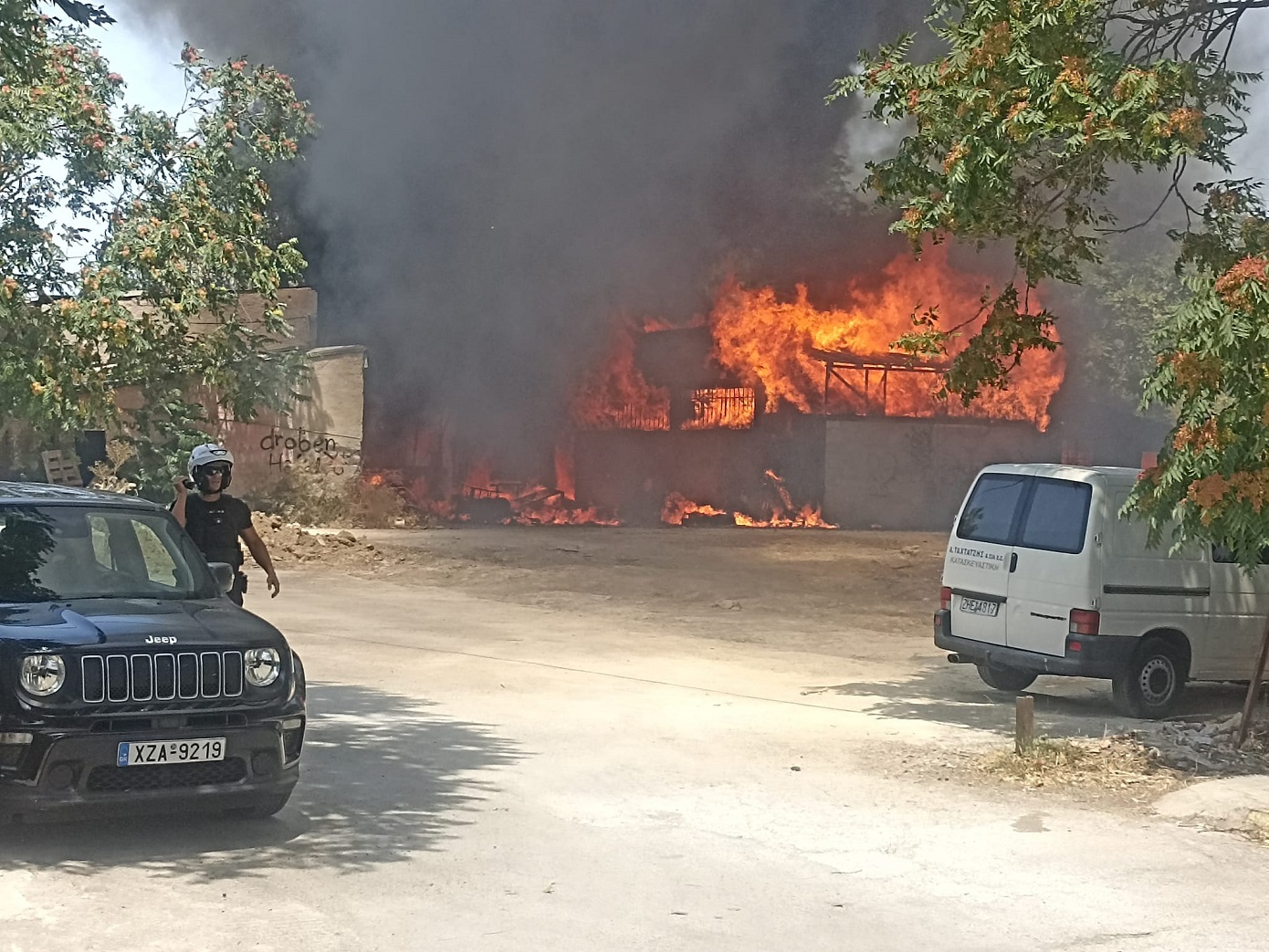 Φωτιά σε εργοστάσιο στο Μοσχάτο: Μήνυμα από το 112 και κυκλοφοριακές ρυθμίσεις