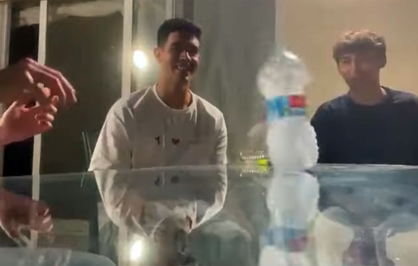 Νεαρός κάνει, ίσως, το πιο απίθανο bottle flip της ζωής του