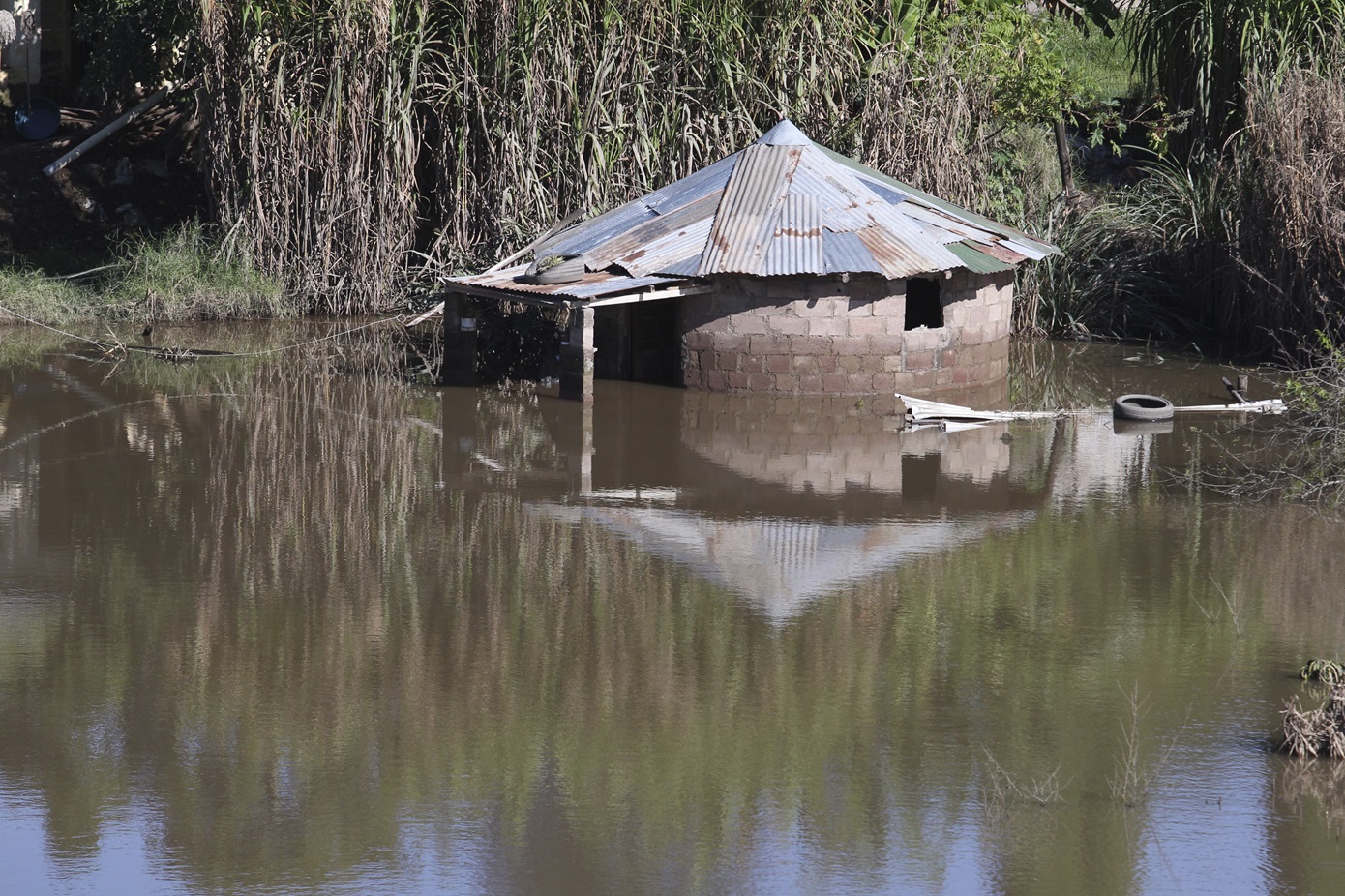 Καταστροφικές πλημμύρες στη Νότια Αφρική – Τουλάχιστον δώδεκα νέκροι