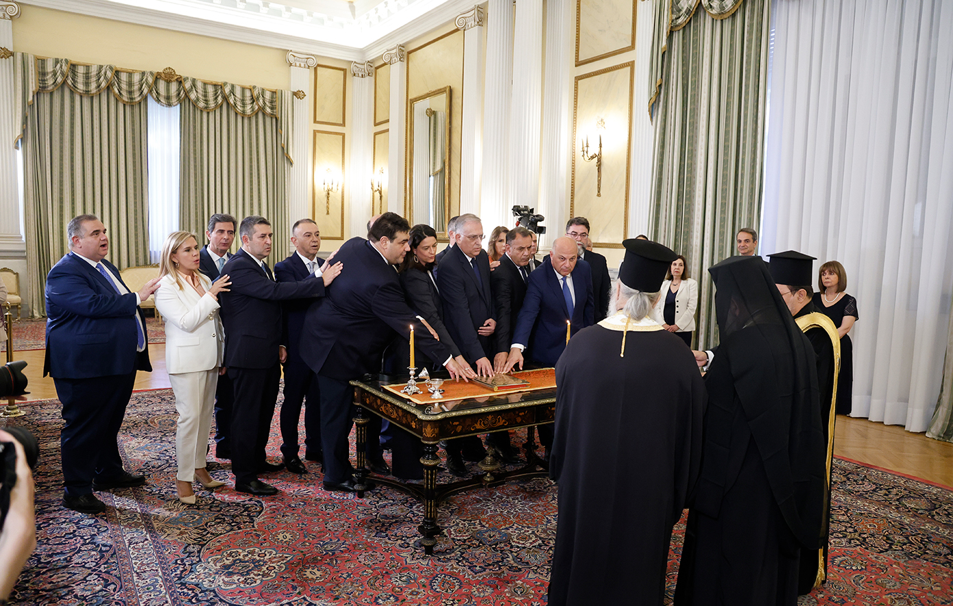 Ορκίστηκαν τα νέα μέλη της κυβέρνησης &#8211; Τα μηνύματα Μητσοτάκη πίσω από τον ανασχηματισμό