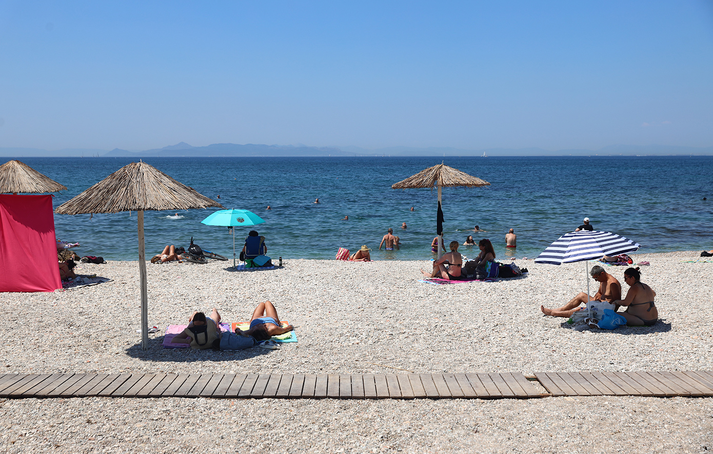 Παραλίες με κόσμο Παραλίες με κόσμο