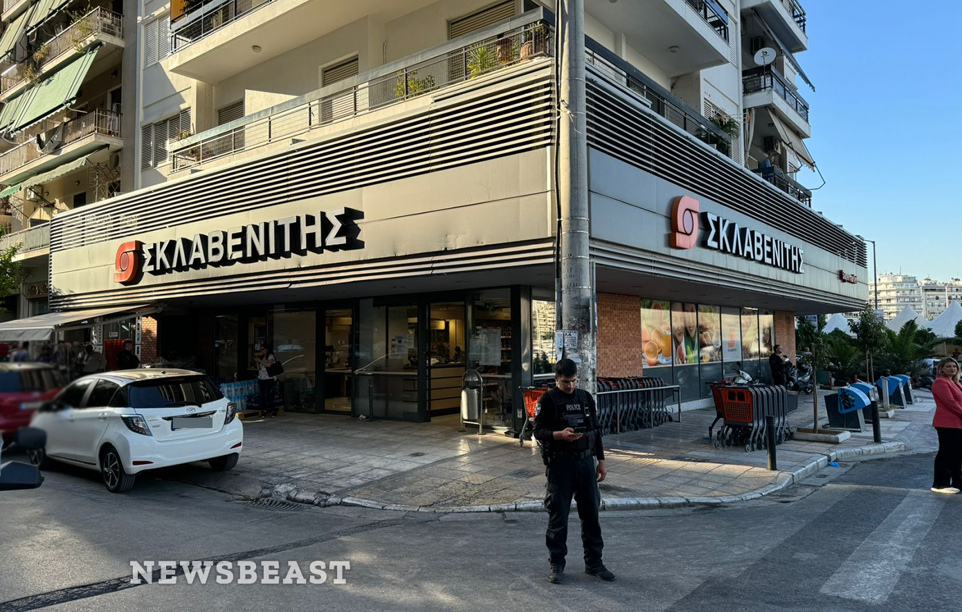 Σκηνές φαρ ουέστ στον Πειραιά – Μπήκαν στο σούπερ μάρκετ για να γλιτώσουν και τους πυροβόλησε