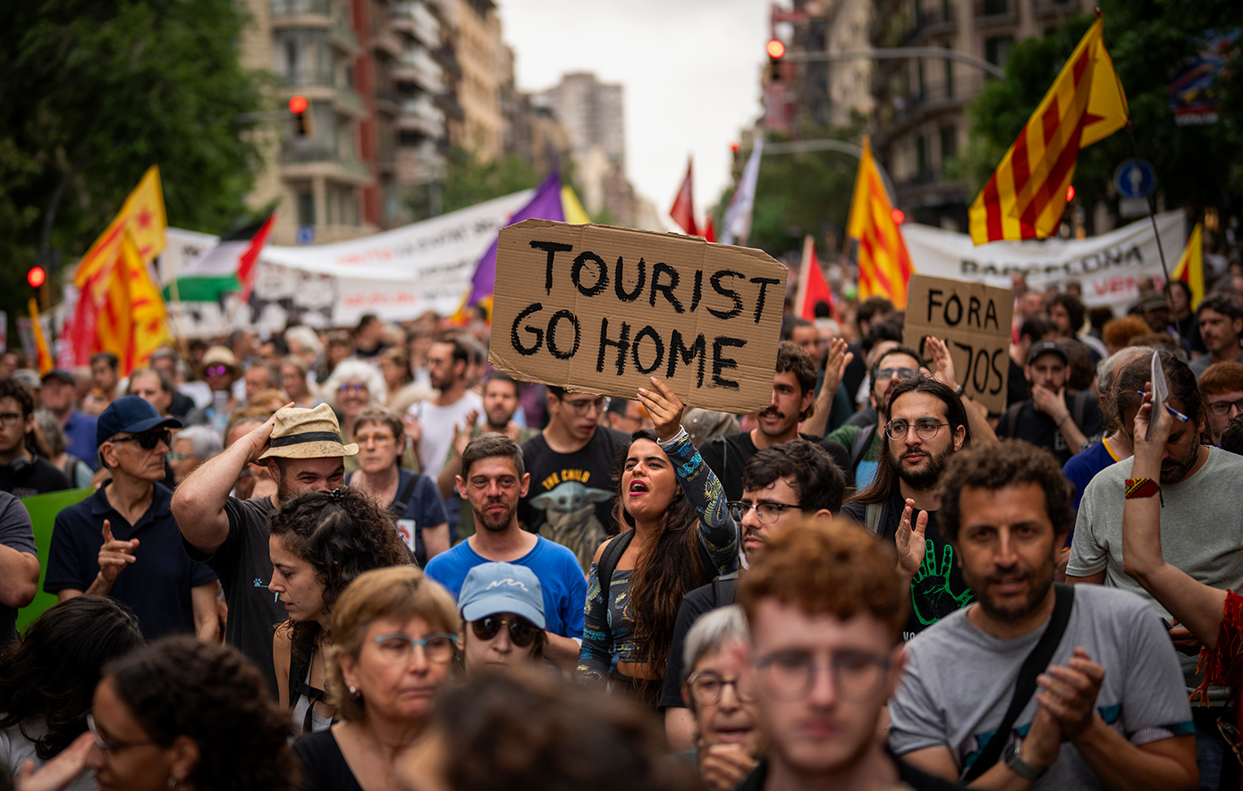 «Δεν είναι βιώσιμο»: Η Βαρκελώνη αναζητεί τρόπους διαχείρισης του υπερτουρισμού