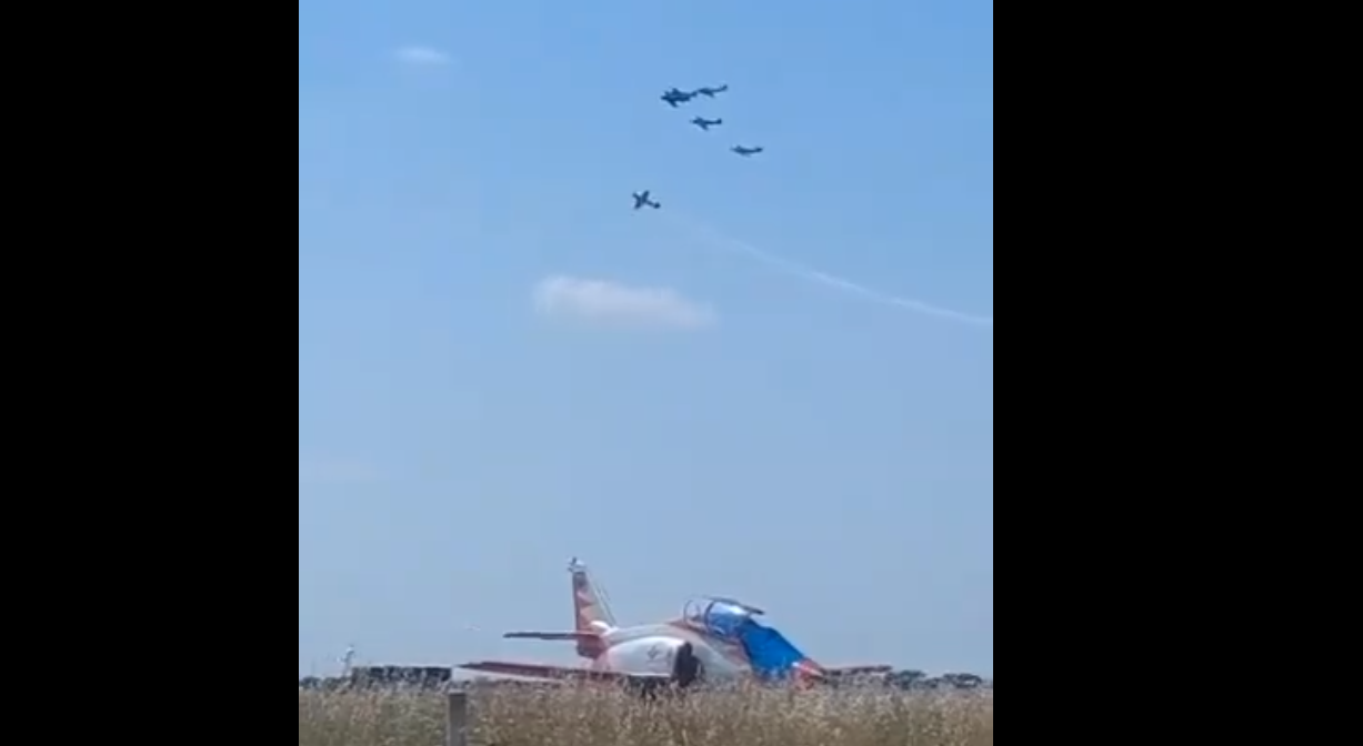 Δύο μικρά αεροσκάφη συγκρούστηκαν κατά τη διάρκεια επίδειξης στην Πορτογαλία – Ένας πιλότος σκοτώθηκε