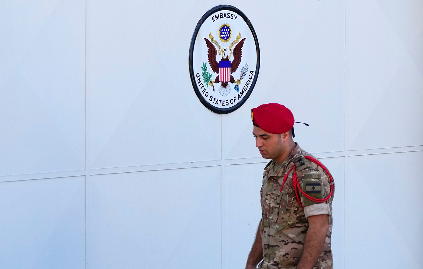 Ένοπλος πυροβόλησε στην πρεσβεία των ΗΠΑ στη Βηρυτό, λέει ο λιβανέζικος στρατός