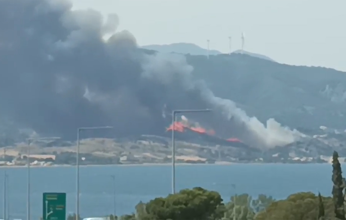 Τα πύρινα μέτωπα στη χώρα: Live χάρτης με τις φωτιές – «Πολύ δυνατό το μέτωπο στον Πλατανίτη Ναυπακτίας»