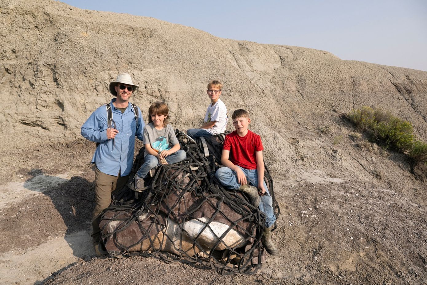 Σπάνια ανακάλυψη από τρία παιδιά που έκαναν βόλτα – Βρήκαν απολιθωμένο οστό νεαρού Τυραννόσαυρου Ρεξ
