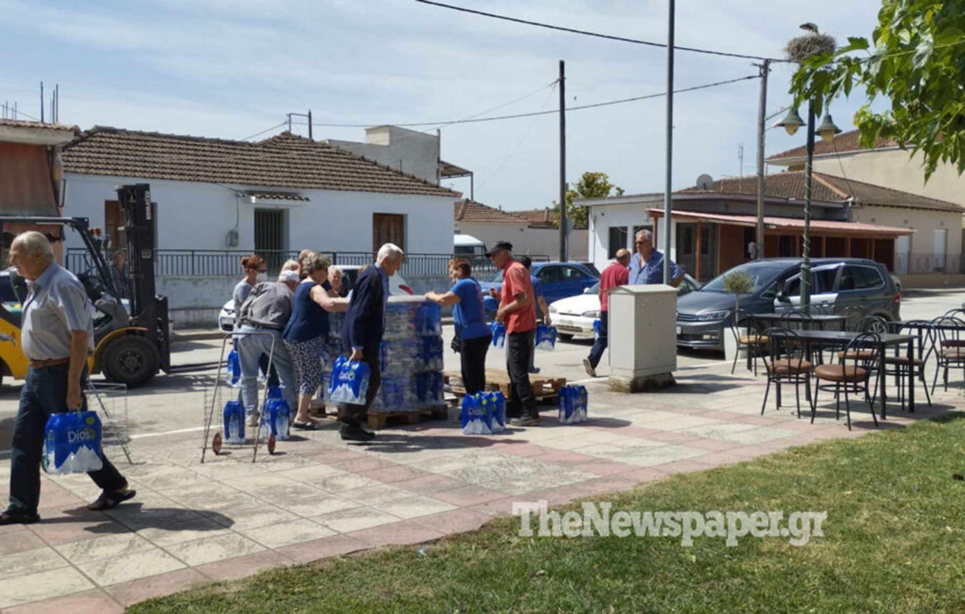 Χωρίς νερό εν μέσω καύσωνα δύο χωριά στη Μαγνησία – Περιμένουν σε ουρές για ένα μπουκάλι