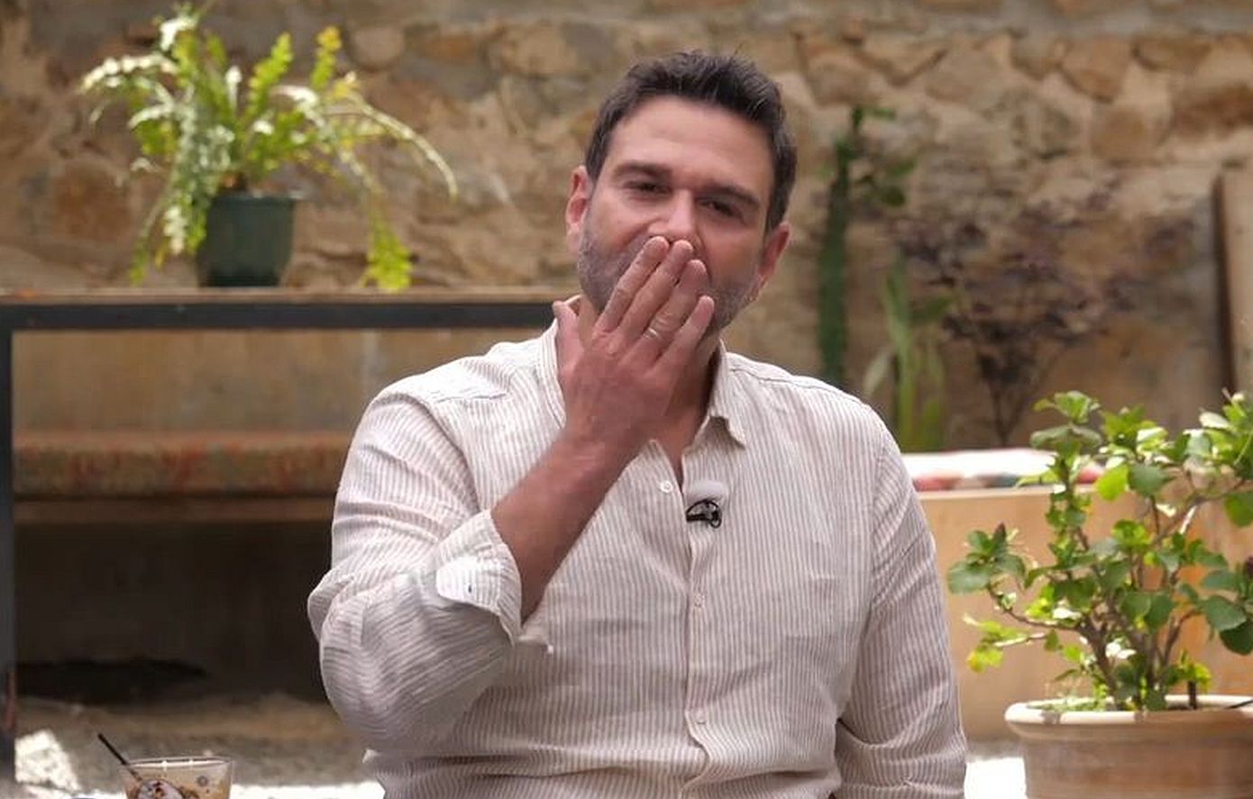 «Έσπασε» ο Τάσος Ιορδανίδης στην αυλαία για τους Μπαμπα-δες: «Για να έχετε κάτι όταν θα έχω αποδημήσει»