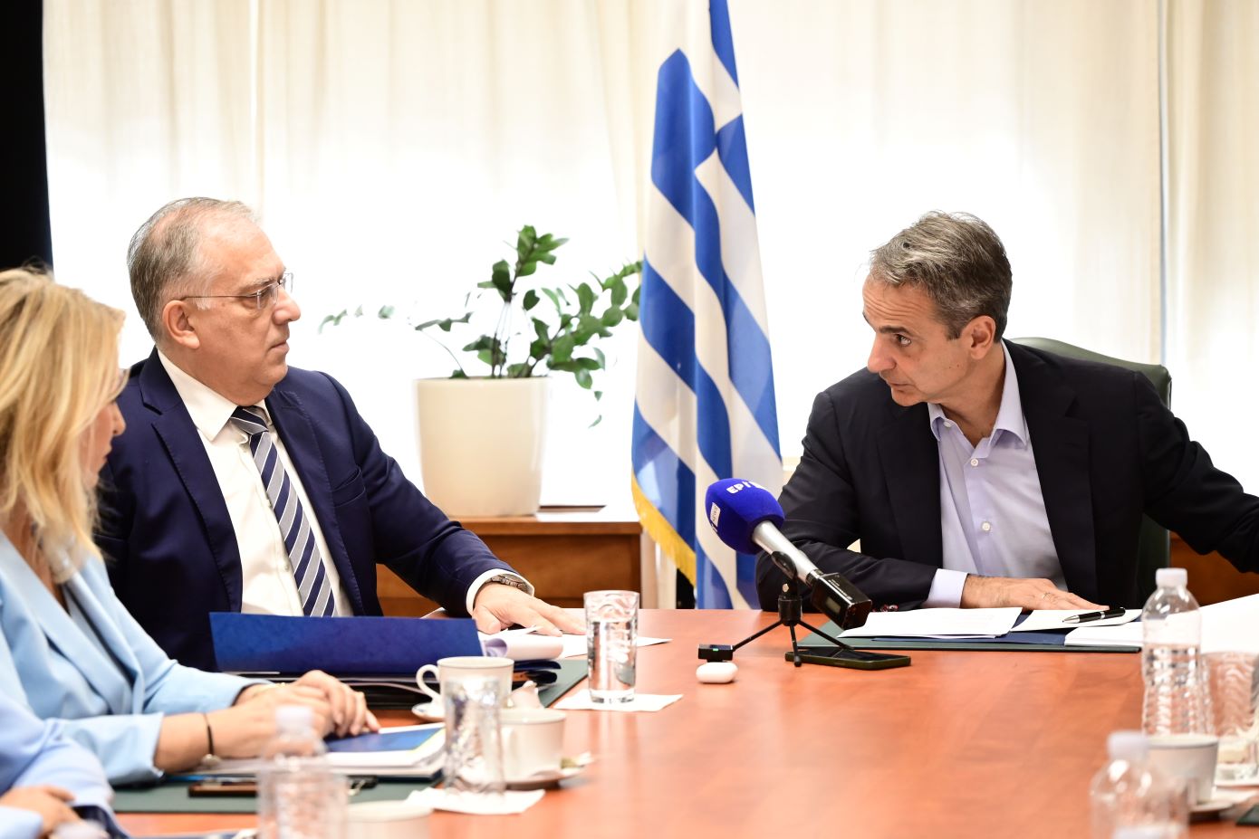 Θεοδωρικάκος: Συναντήσεις με φορείς της αγοράς με στόχο τον έλεγχο των τιμών