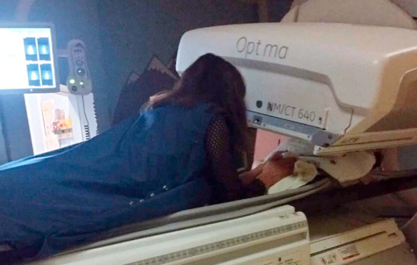 Συγκίνηση για την κίνηση ανθρωπιάς ακτινολόγου – Μπήκε στον αξονικό τομογράφο μαζί με εγκαταλελειμμένο βρέφος που δεν είχε συνοδό