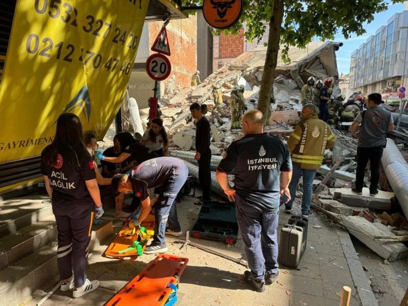 Συναγερμός στην Κωνσταντινούπολη – Κατέρρευσε τριώροφο κτίριο