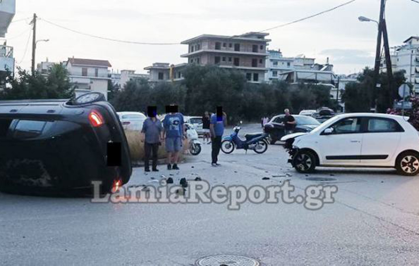 Τρελή πορεία για αυτοκίνητο στο κέντρο της Λαμίας &#8211; Παραβίασε STOP και ανέτρεψε διερχόμενο όχημα