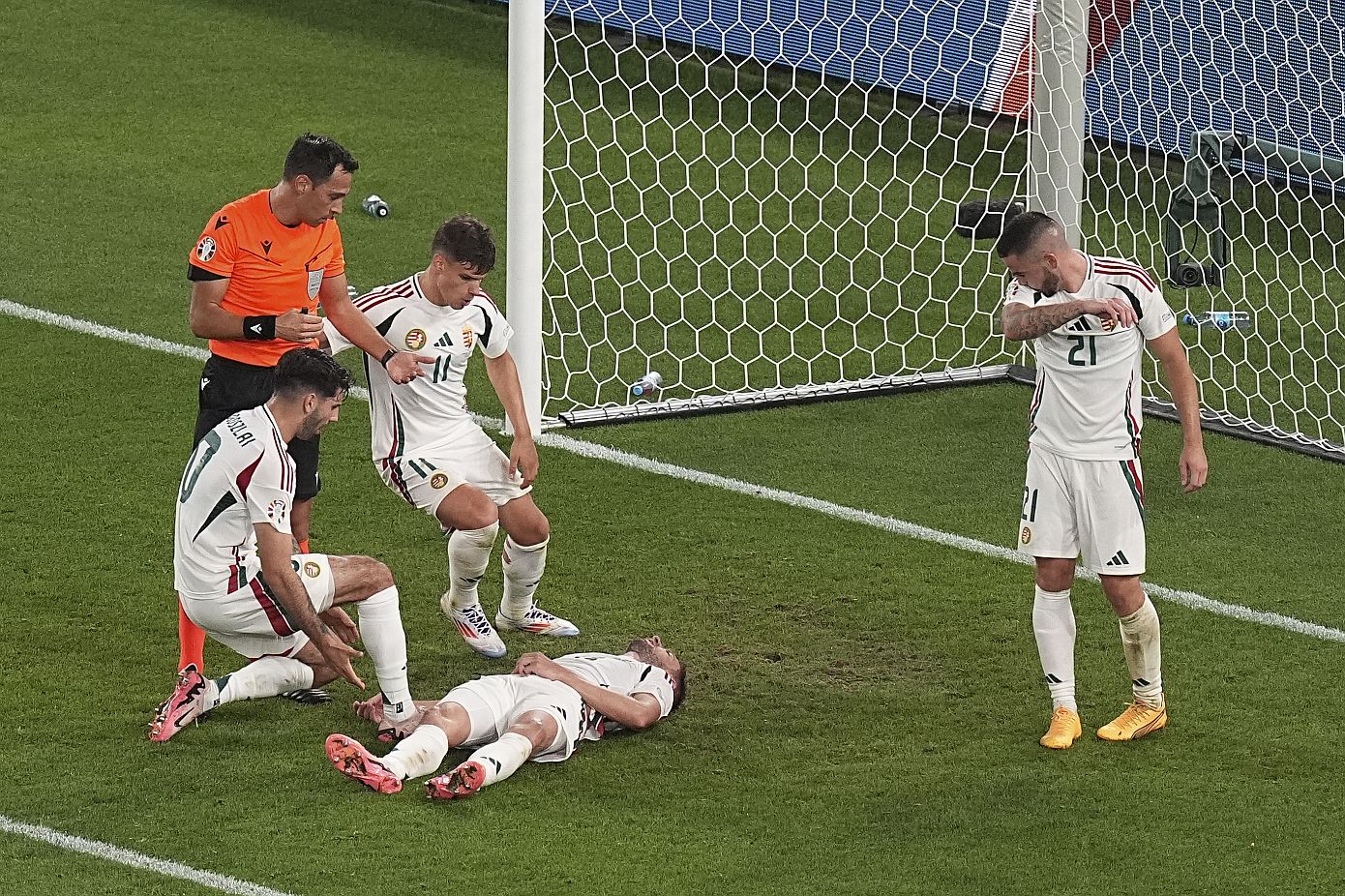 Euro 2024: Τρομακτικός τραυματισμός του Βάργκα στο Σκωτία – Ουγγαρία – Έπεσε αναίσθητος στον αγωνιστικό χώρο